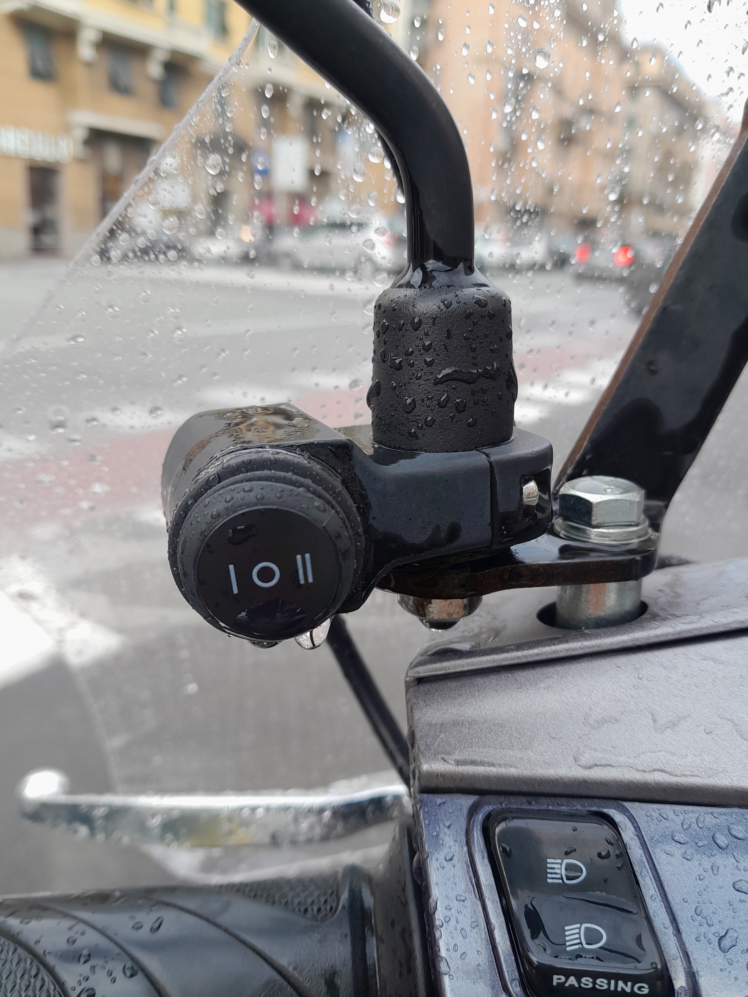 Comando sullo specchietto sinistro